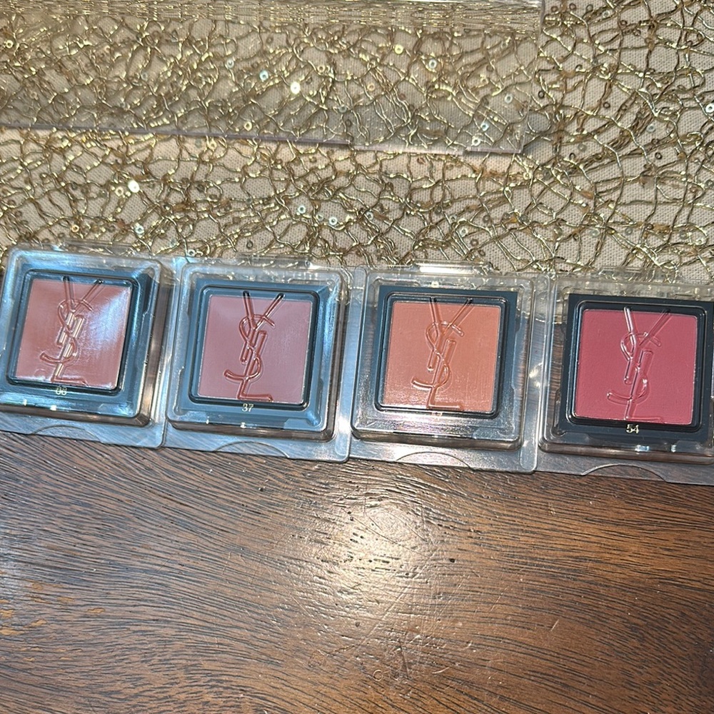 Yves Saint Laurent Blush Palette - Coral and Pink Shades - Picture 2 of 6
